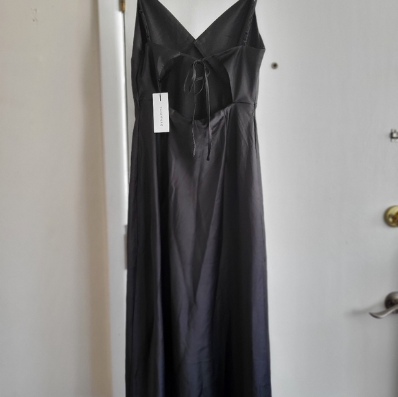 Dynamite V-neck slip midi dress - Picture 4 of 5